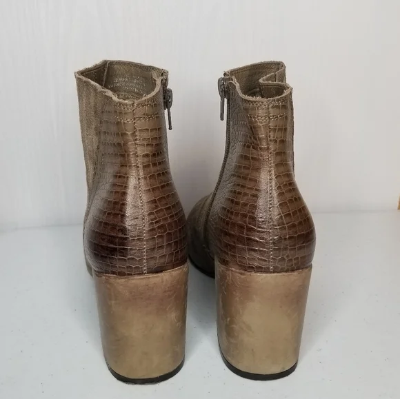 Levity Berlin Snakeskin Leather Brown Side Zipper Block Heel Ankle Booties Sz 9M